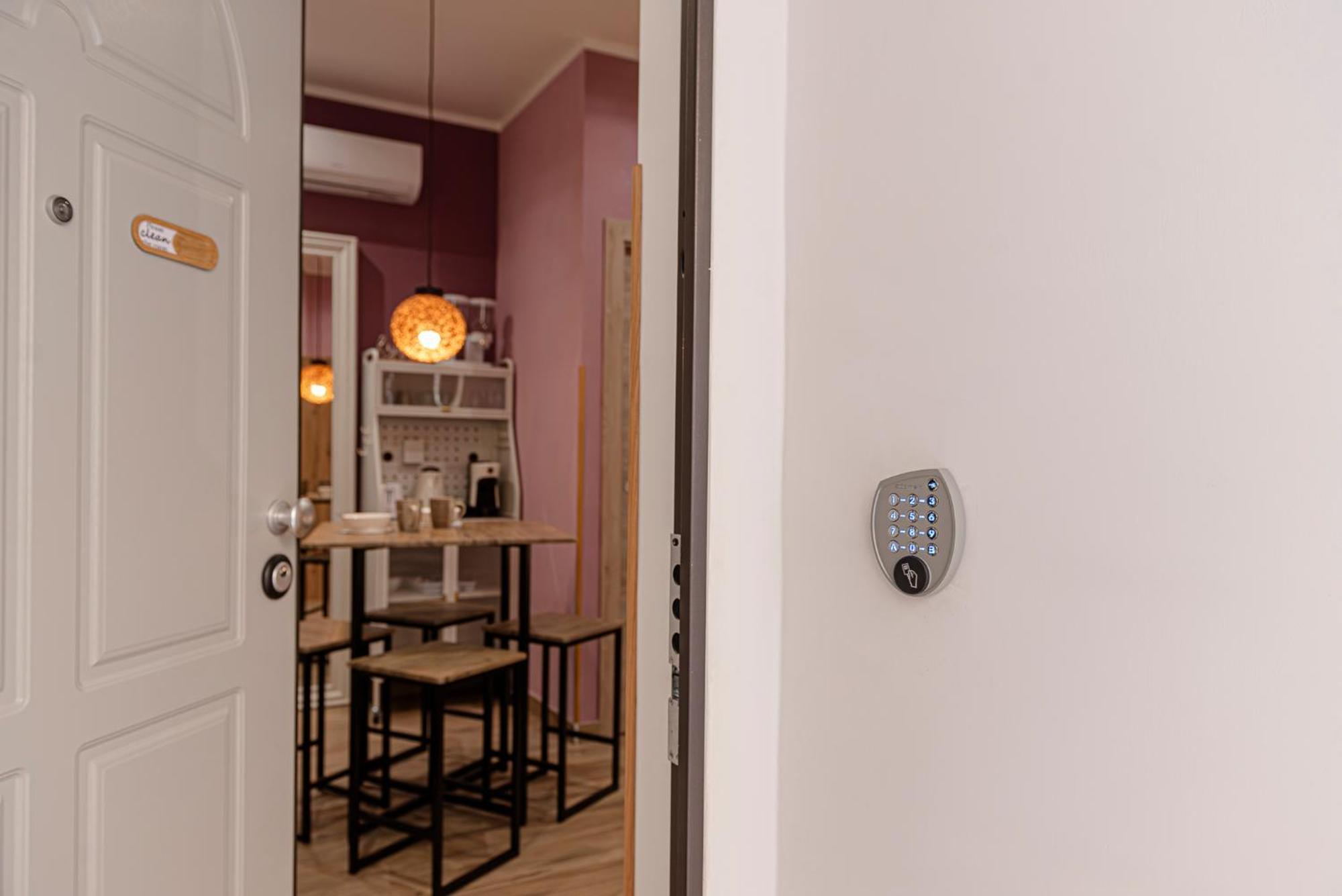 Helle Hus Guest House - 200M From Piazza Bologna Metro And 10 Minutes From The Colosseum الغرفة الصورة